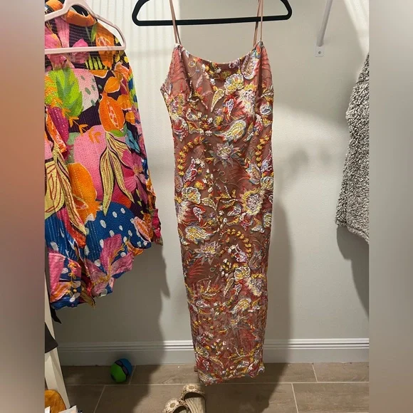 Elliatt Vespers Embellished Midi Dress - floral sequin - Size M - Picture 3 of 15